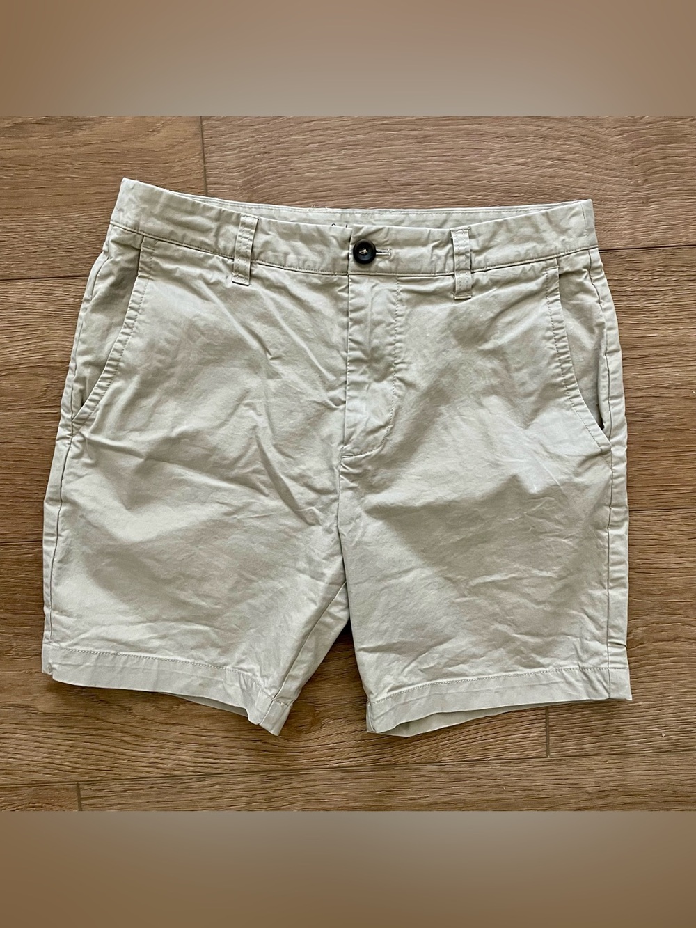 Boden Flat-Front Chino Shorts in Light Khaki